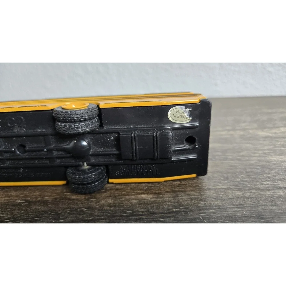 Thomas Built Buses Saf-T-Liner C2 School Bus Model Toy Yellow Black White
